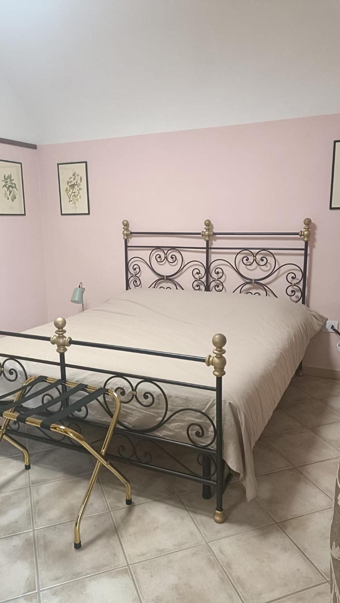 Bed and Breakfast Il Cortile Di Greta Lu (Piedmont) Екстер'єр фото